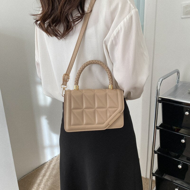 Bolsa Feminina Pequena em Couro Genuino - SaintLuiz