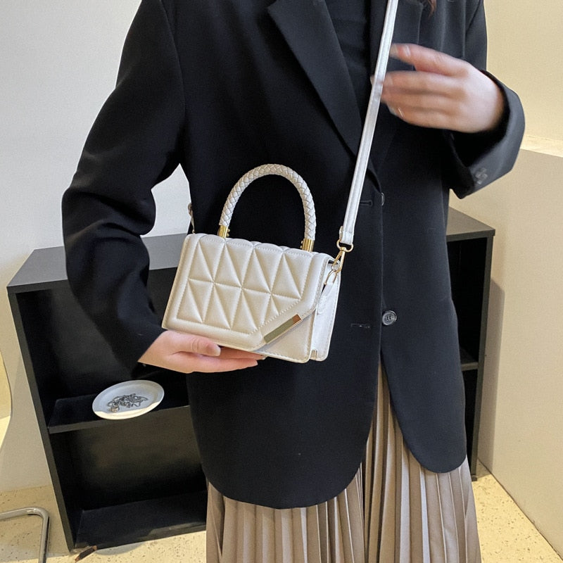 Bolsa Feminina Pequena em Couro Genuino - SaintLuiz