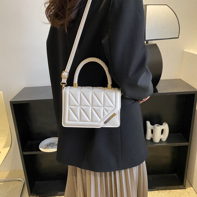 Bolsa Feminina Pequena em Couro Genuino - SaintLuiz