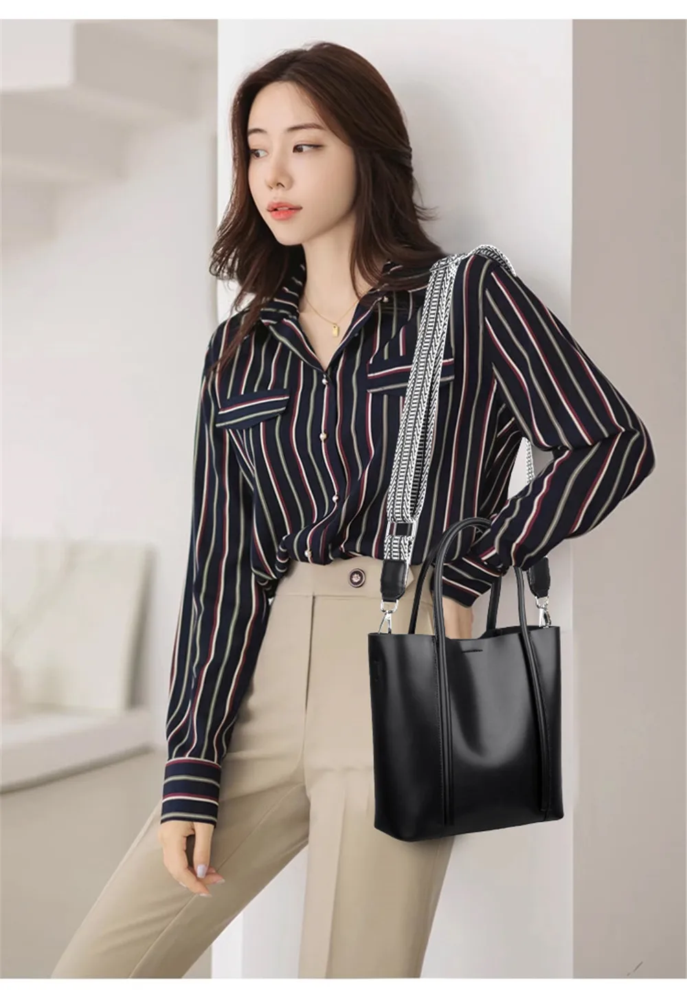 Bolsa Feminina em Couro Genuino - Levy Premium