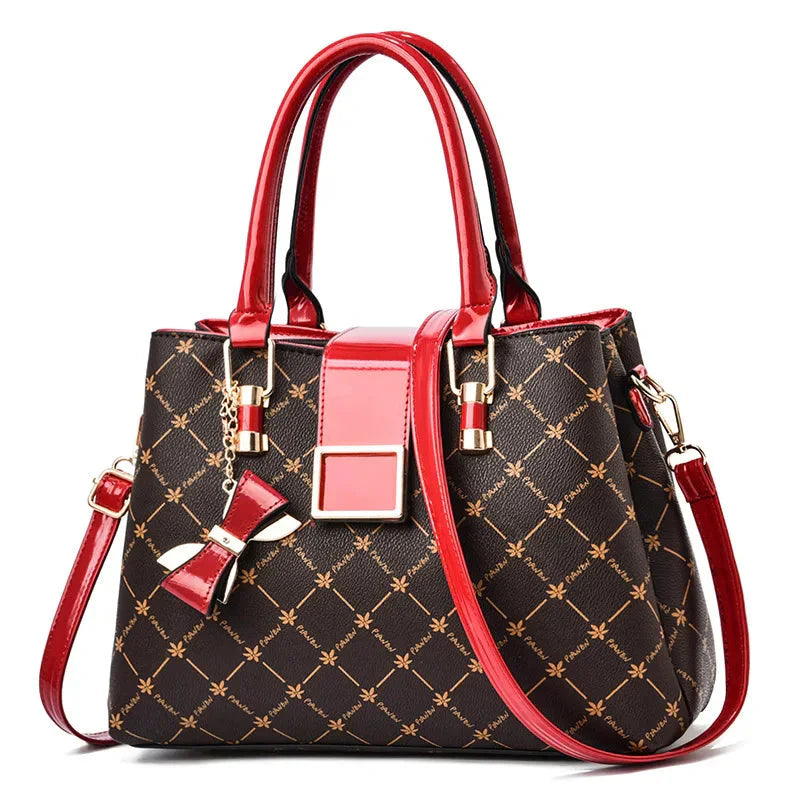 Bolsa Feminina em Couro Genuino - Astonini