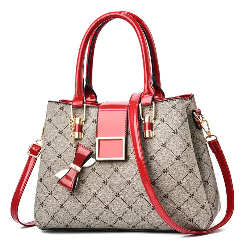 Bolsa Feminina em Couro Genuino - Astonini