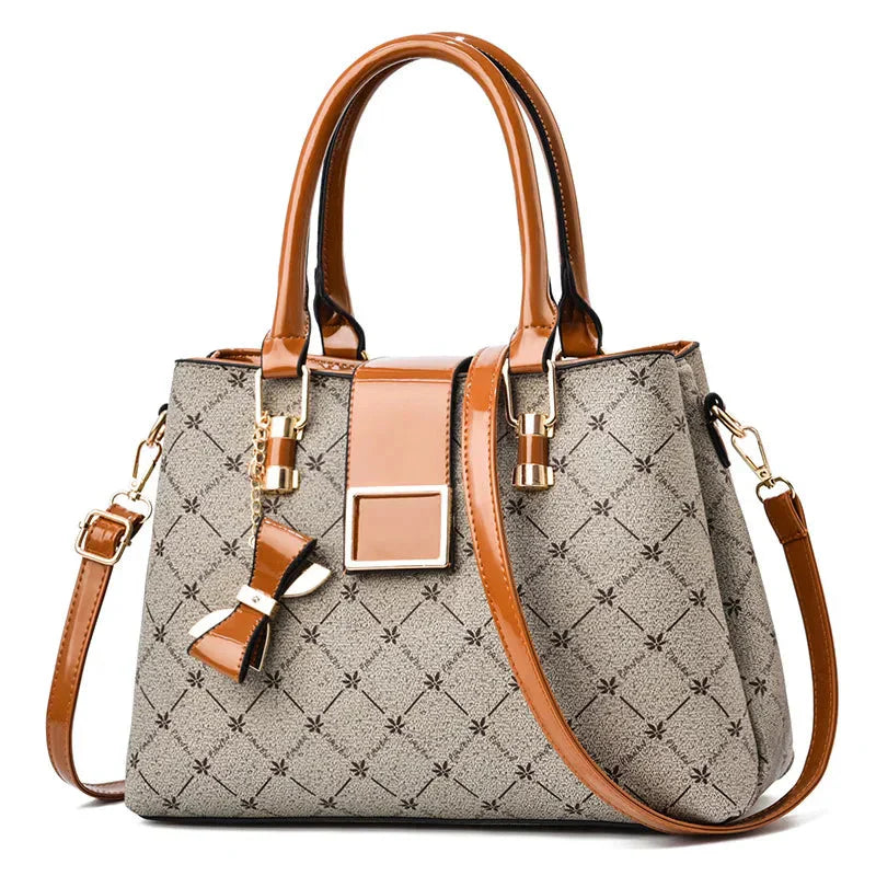 Bolsa Feminina em Couro Genuino - Astonini