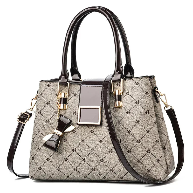Bolsa Feminina em Couro Genuino - Astonini