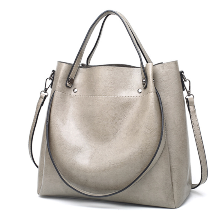 Bolsa Feminina em Couro Genuino - Amara Viturino