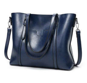 Bolsa Feminina de Ombro em Couro Genuino - Mulher Elegante