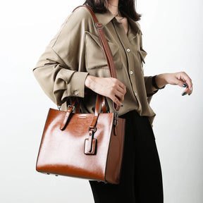 Bolsa Feminina em Couro Genuino - Vivienne Luxo