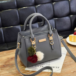 Bolsa Feminina em Couro Genuino - Desirée Luxo + Brinde Exclusivo