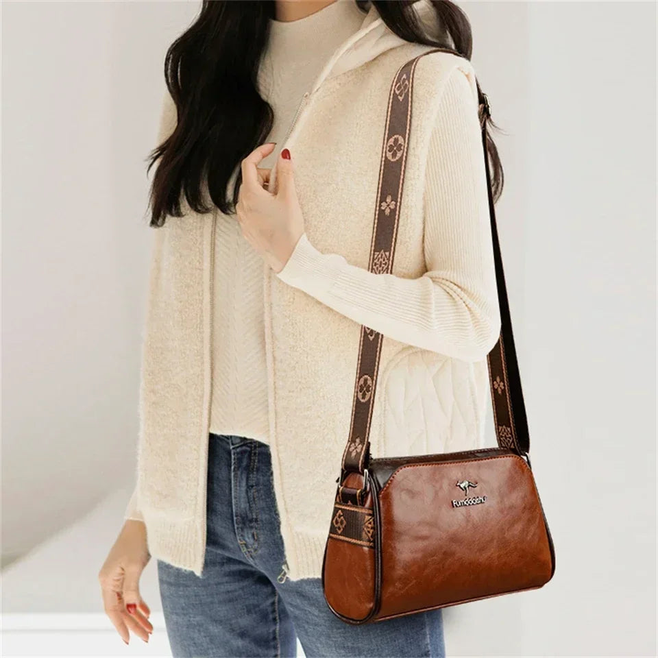 Bolsa Feminina em Couro Genuíno - Chloe Louise