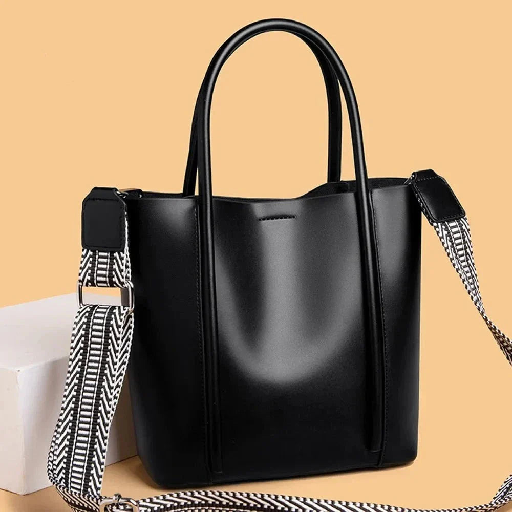 Bolsa Feminina em Couro Genuino - Levy Premium