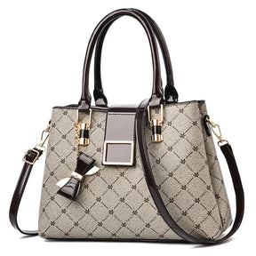 Bolsa Feminina em Couro Genuino - Astonini